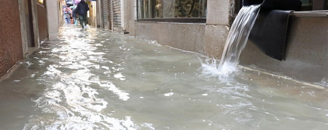 Preparing business workplace for flooding